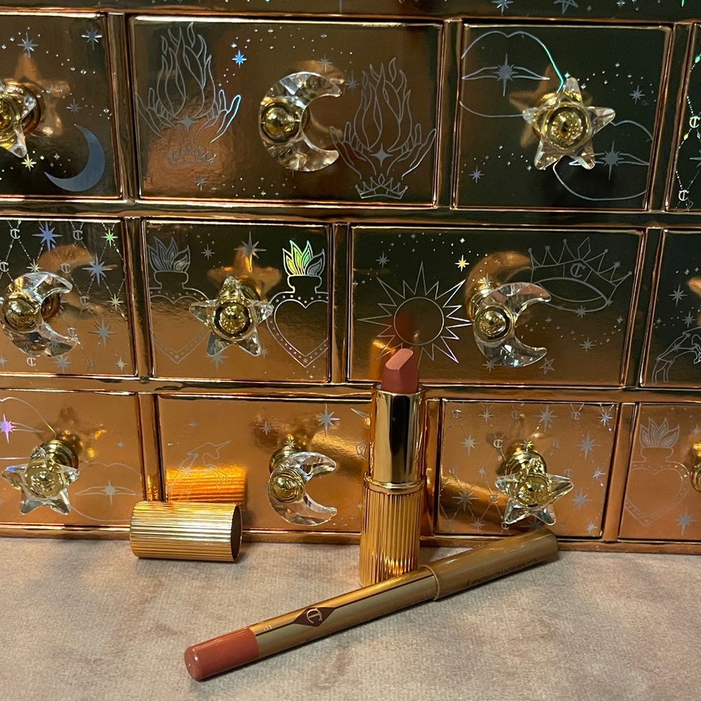 Gold Lipstick and Lip Liner Set